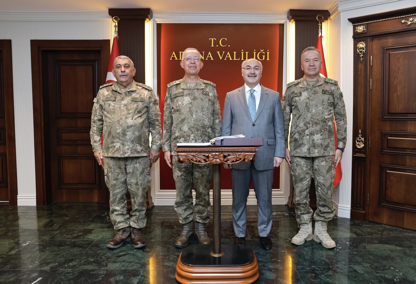 Komutanlar Adana Valiliği’nde
