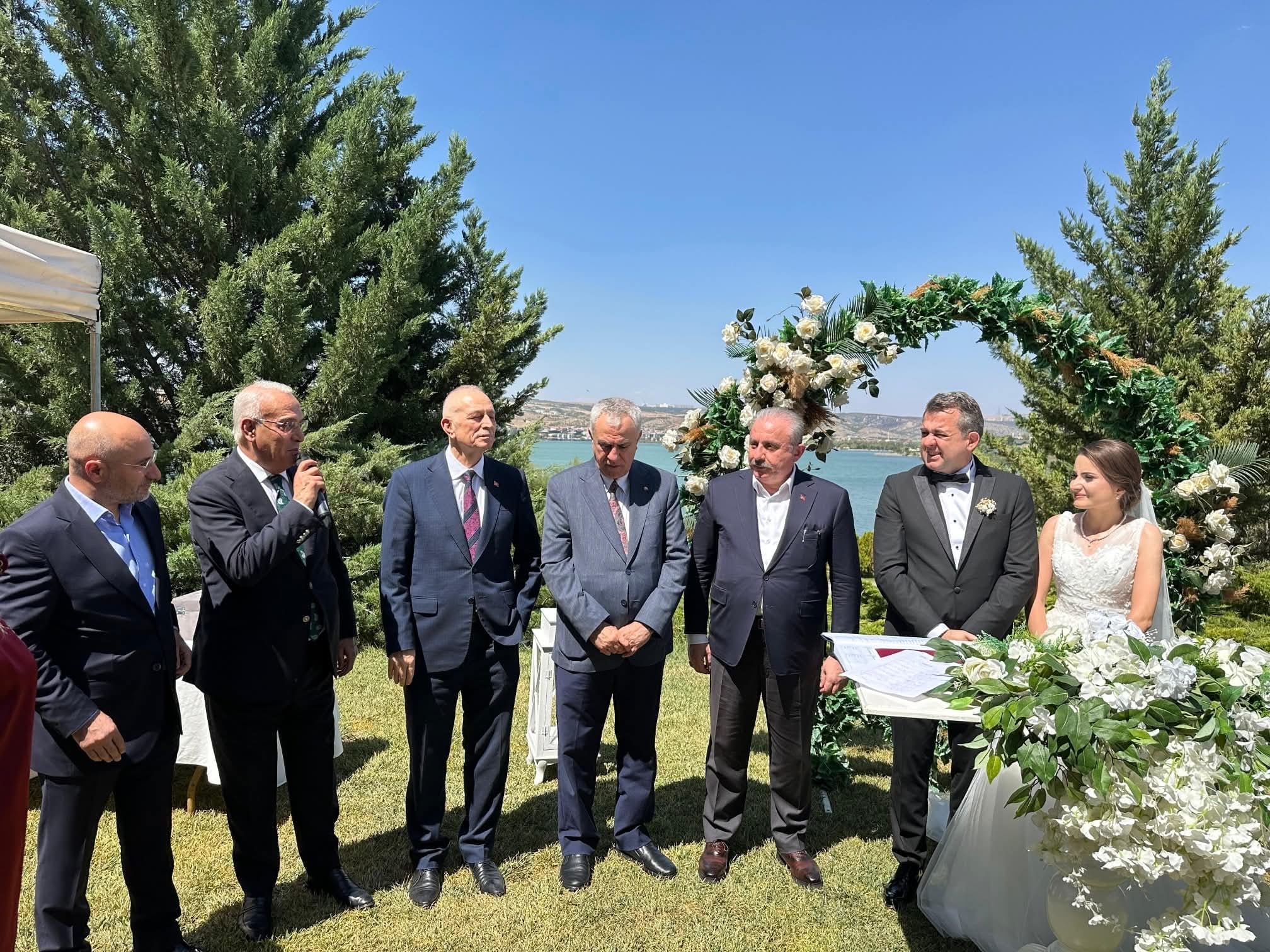 Rektör Prof. Dr. Hamit Emrah Beriş ile Zeynep Tekin Dünyaevine Girdi