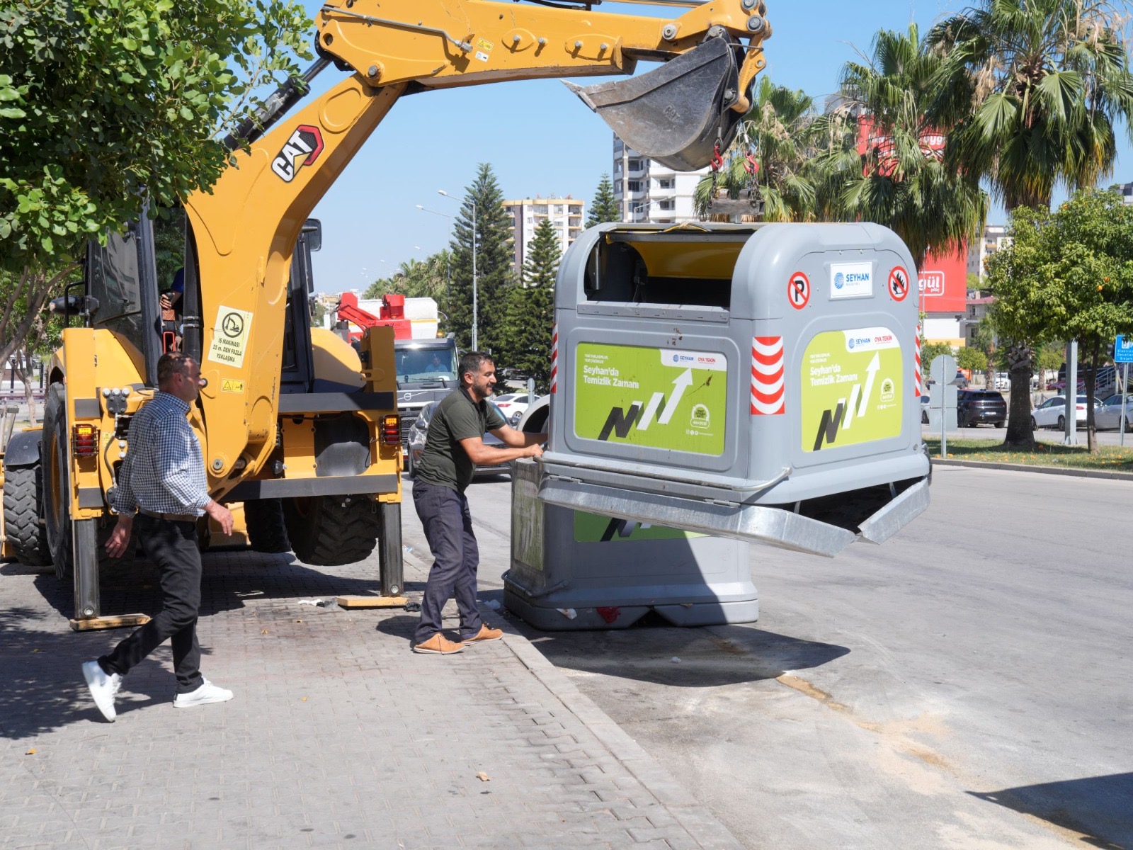 Seyhan’da Yeni Nesil Çöp Konteynerleri Hizmete Girdi