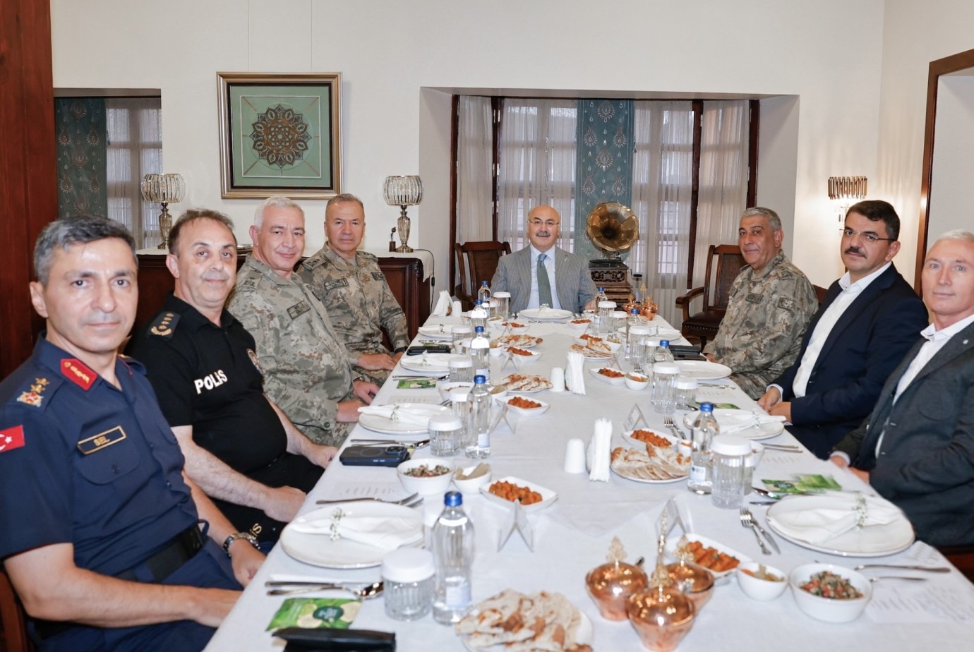 Tümgeneral Özeren’e Veda Yemeği