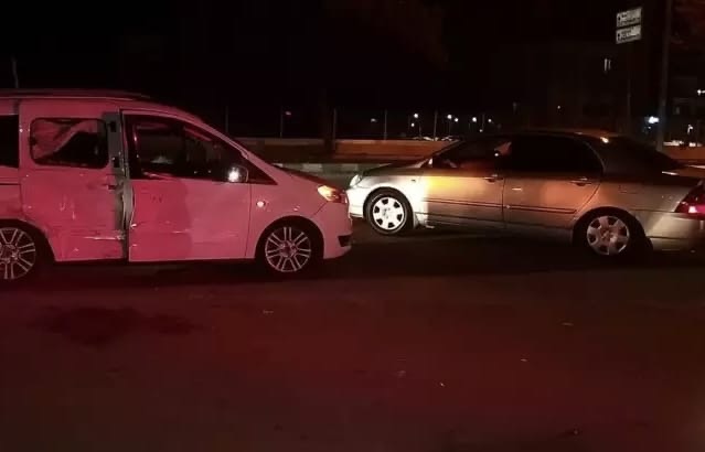 İki Araç Çarpıştı: 2 Yaralı Var