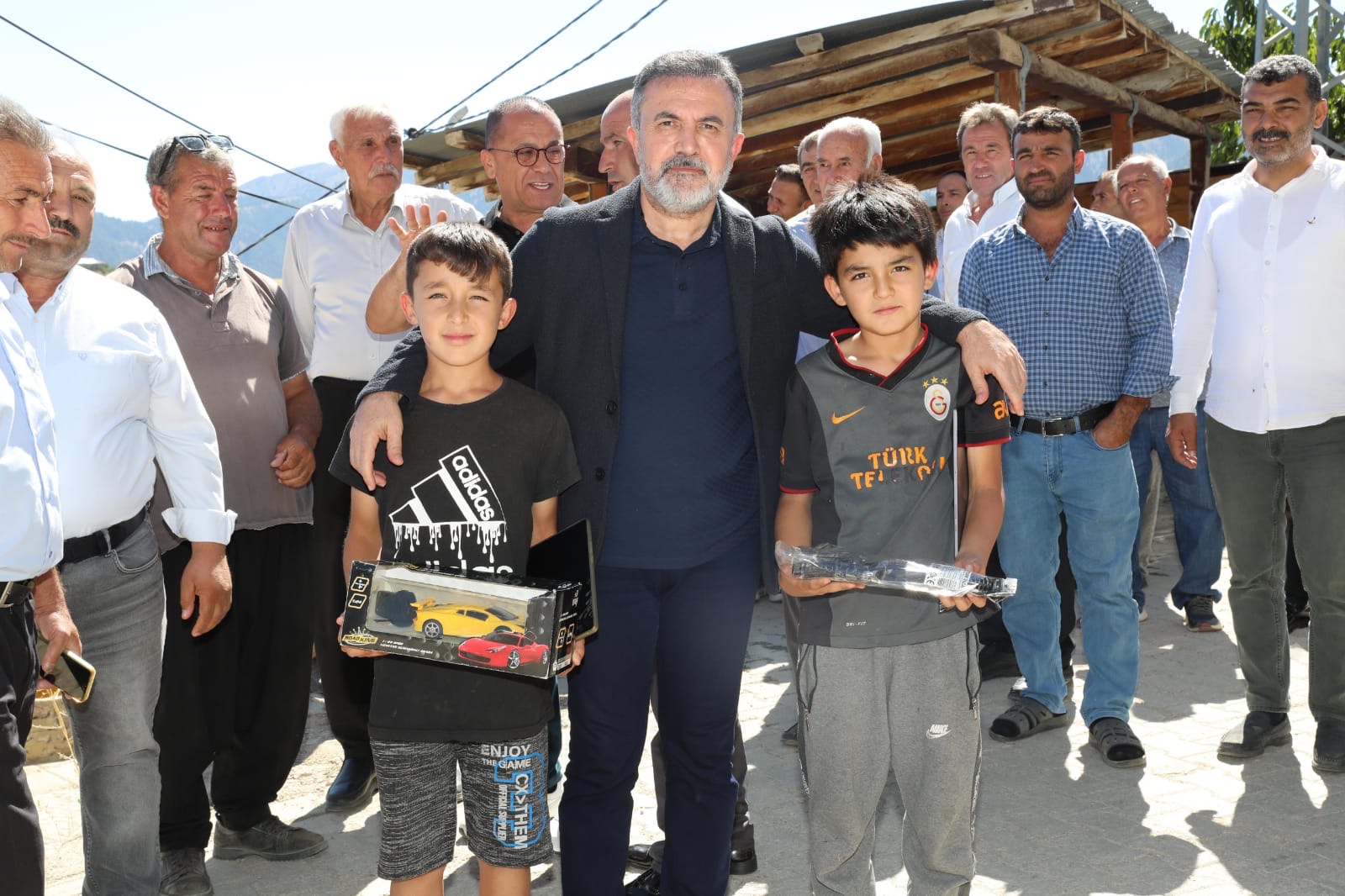 AK Parti Adana İl Başkanı Tamer Dağlı Saimbeyli’de Vatandaşlarla Buluştu