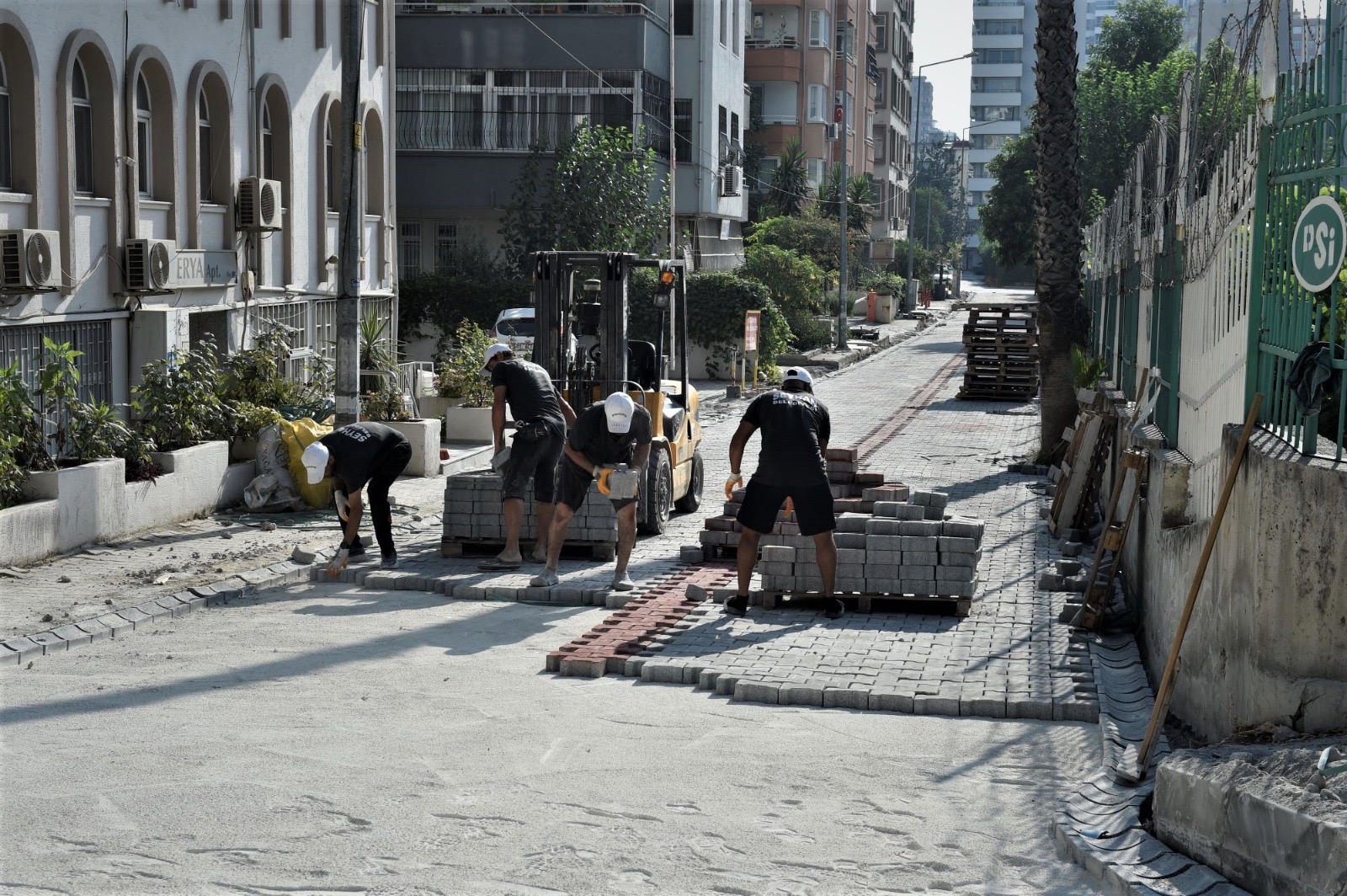 SEYHAN’DA YOLLAR YENİLENİYOR!