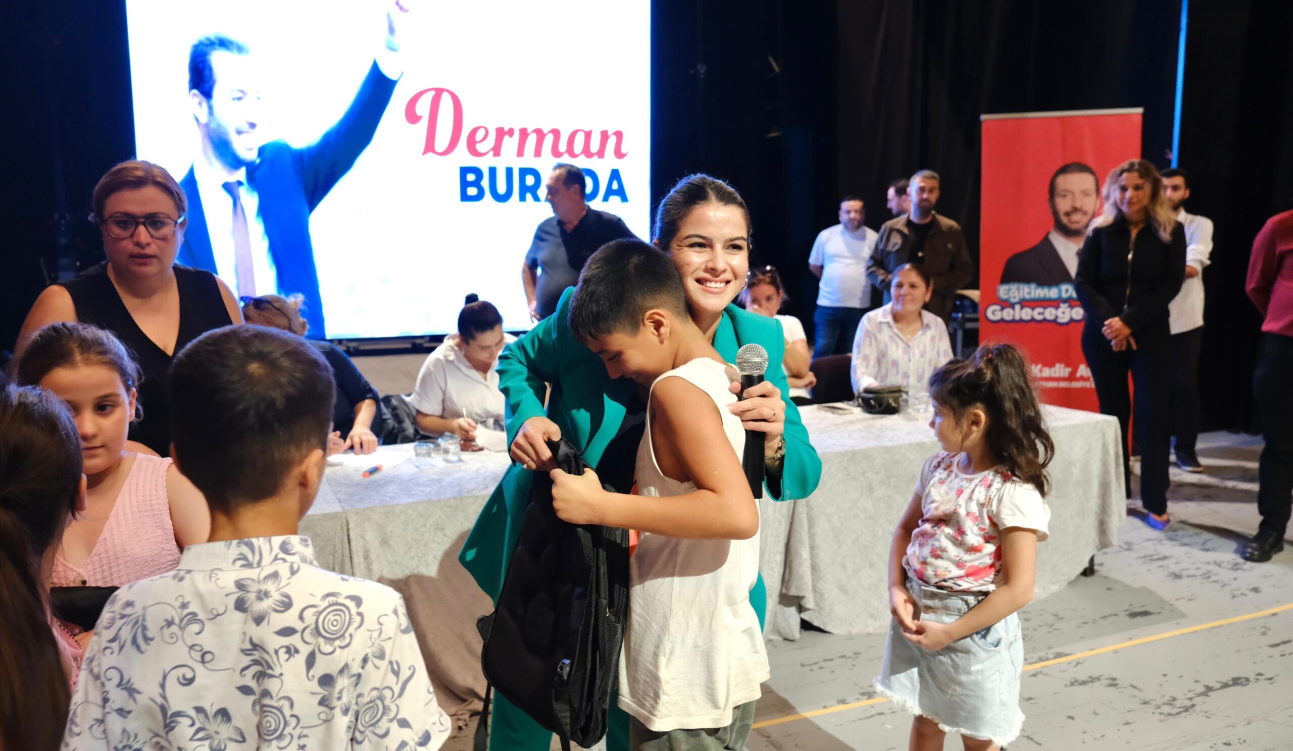 Ceyhan Belediyesi’nden 1000 Öğrenciye Çanta ve Kırtasiye Desteği