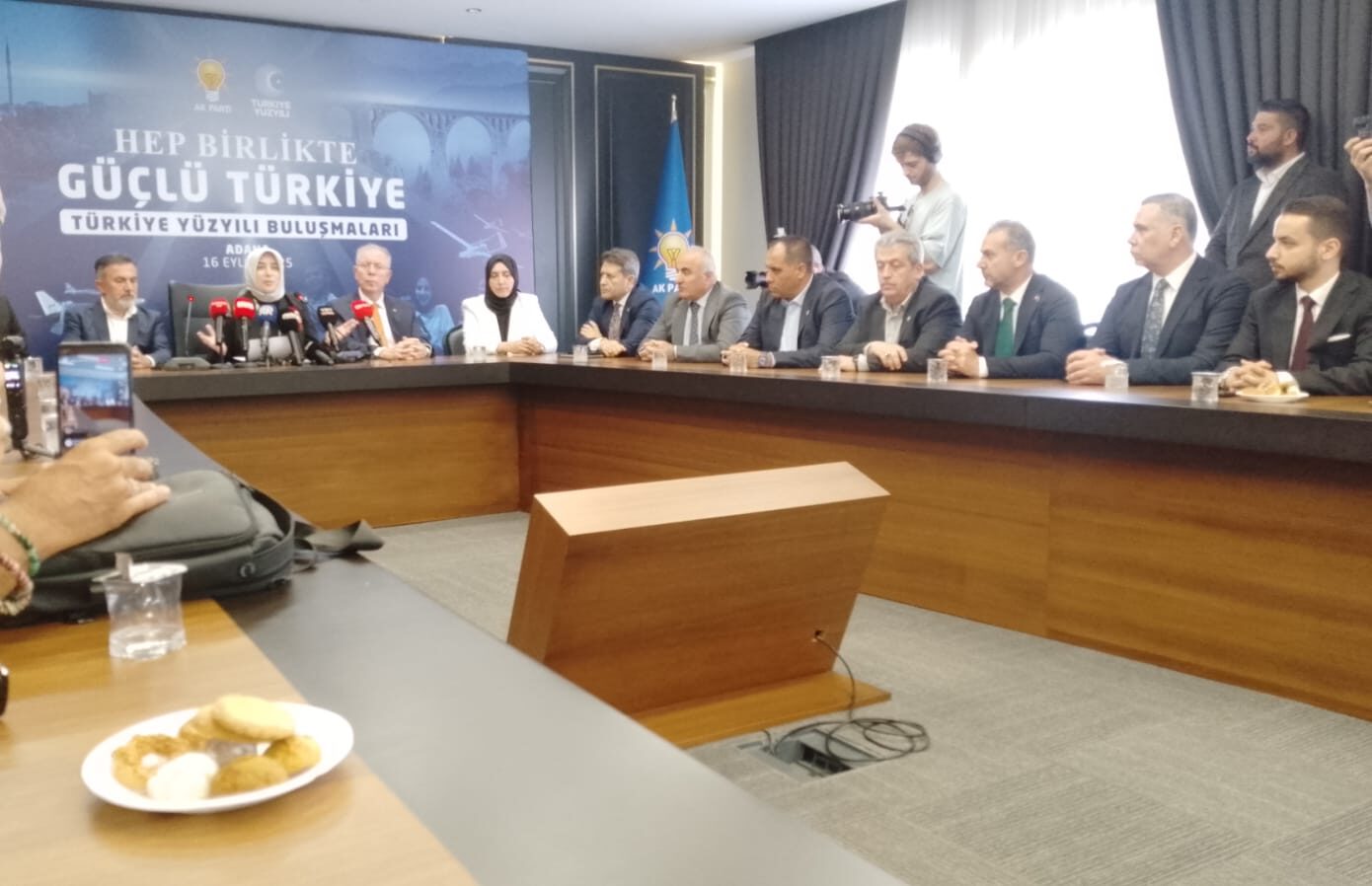 AK Parti Heyetinden Adana Çıkarması: “Türkiye Konuşmaları” Başlıyor