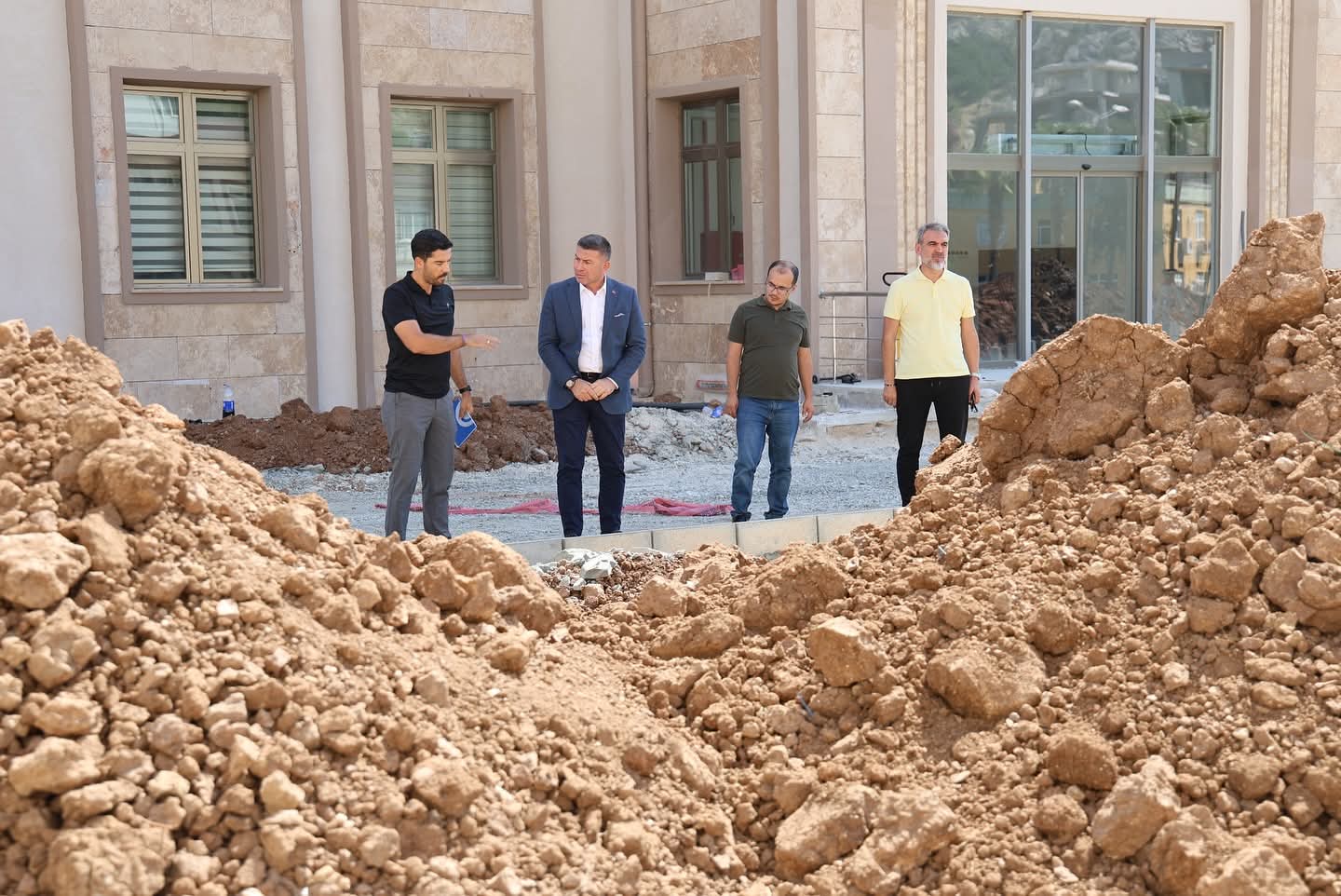 Karaisalı’da Çevre Düzenleme Çalışmaları Titizlikle Sürdürülüyor