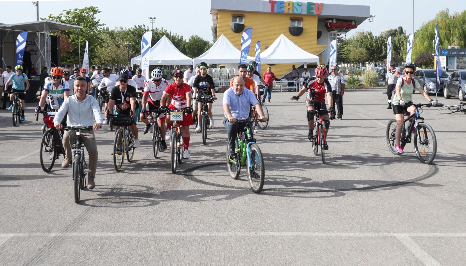 YÜREĞİR’DE PEDALLAR CAN DOSTLAR İÇİN ÇEVRİLDİ