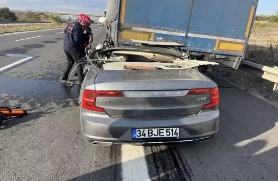 Tırın Altına Giren Sürücü Can Verdi