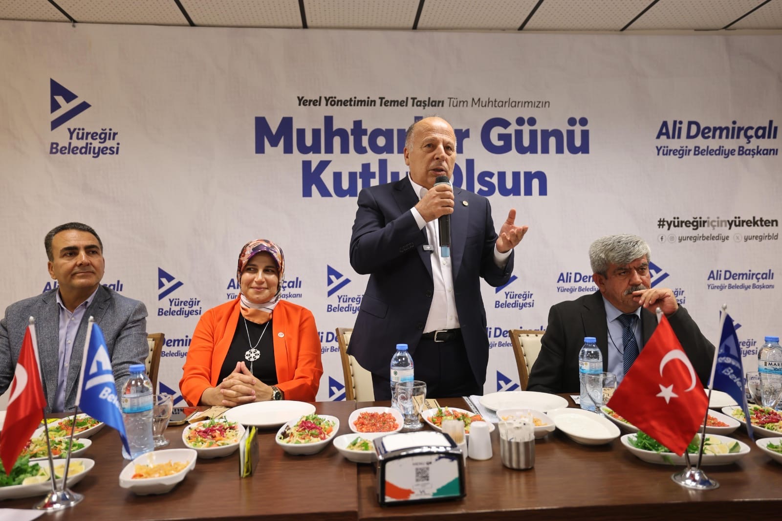 BAŞKAN ALİ DEMİRÇALI MUHTARLARLA BİR ARAYA GELDİ