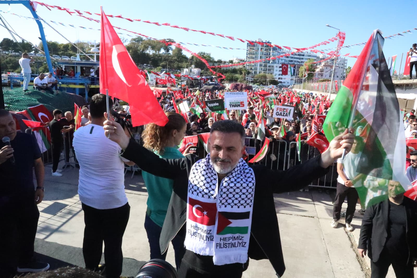 GAZZE’NİN ONURLU DİRENİŞİNE KARATAŞ’TAN DESTEK