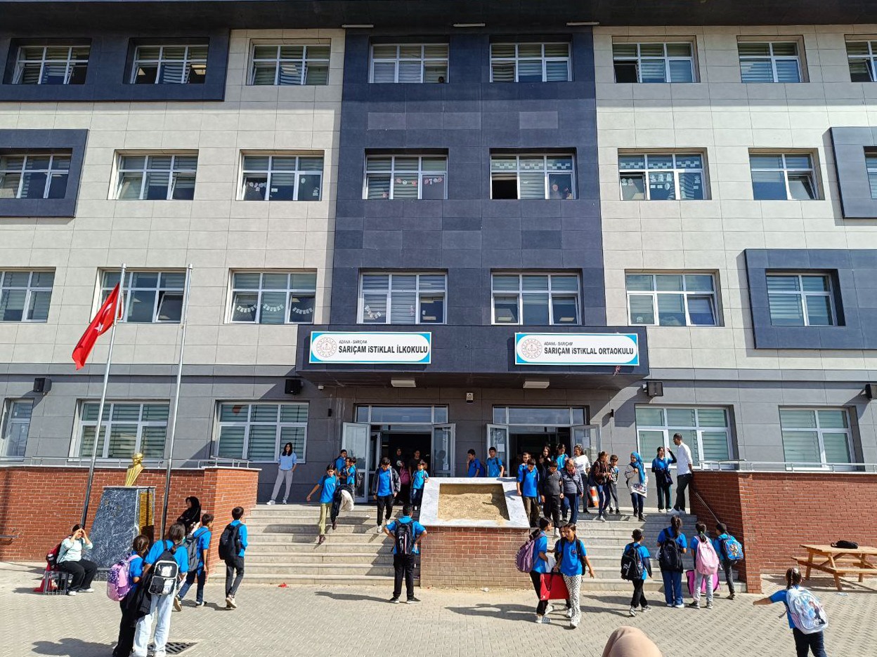BAŞARININ ADRESİ: SARIÇAM İSTİKLAL İLKOKULU/ORTAOKULU