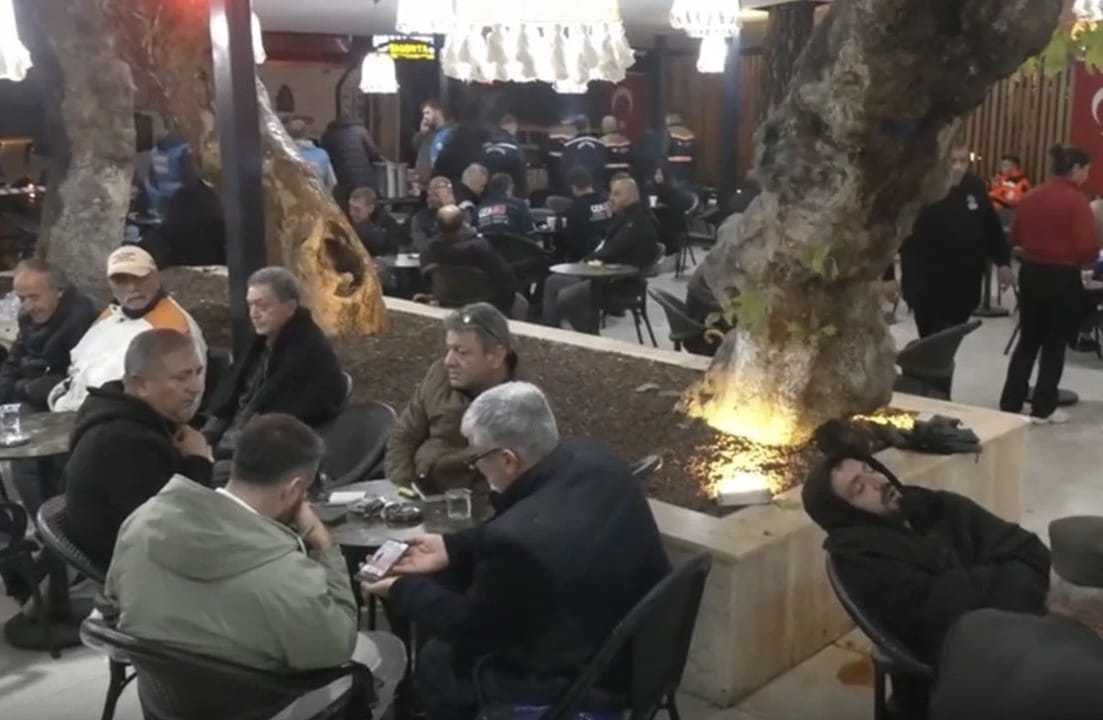 Sındırgı‘da Geceyi Böyle Geçirdiler