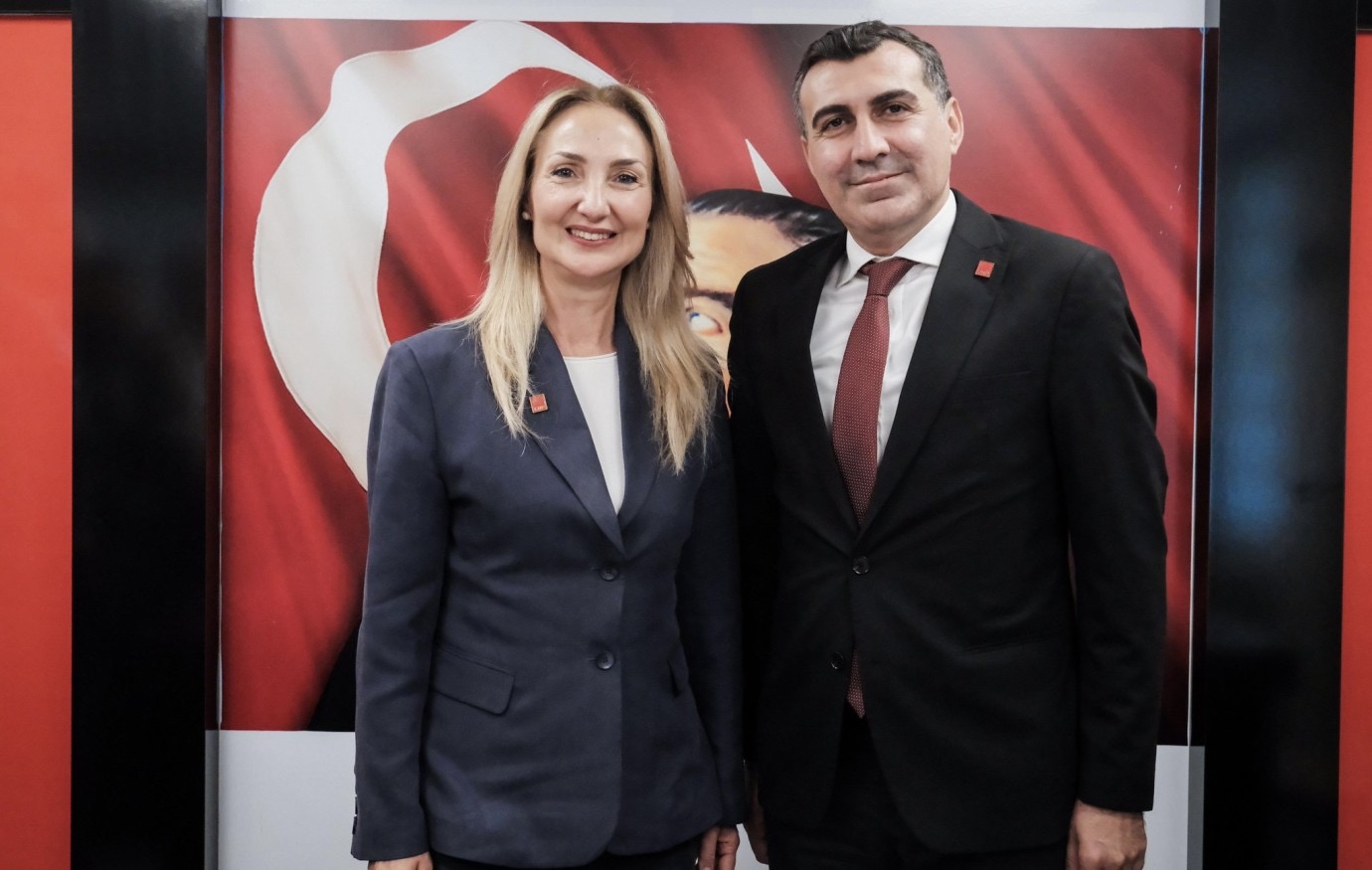 Nazlıaka, Anıl Tanburoğlu’nu Kutladı