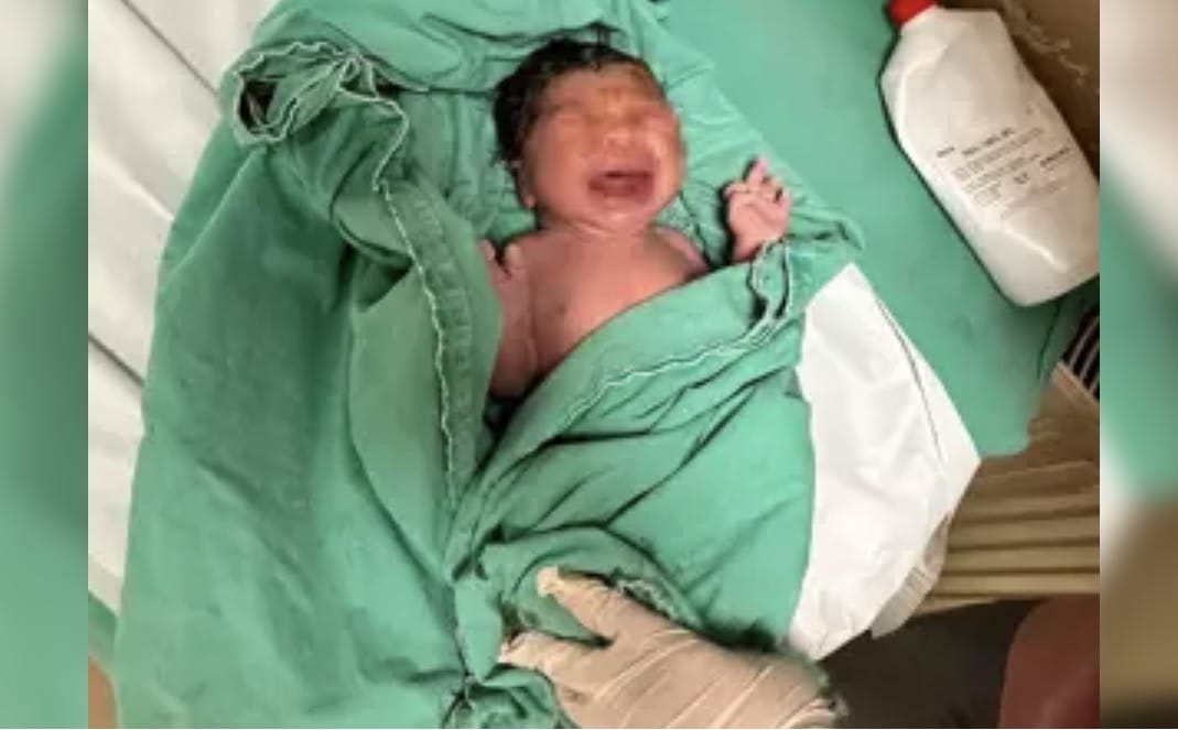 Yesen Bebek Takside Dünyaya Geldi