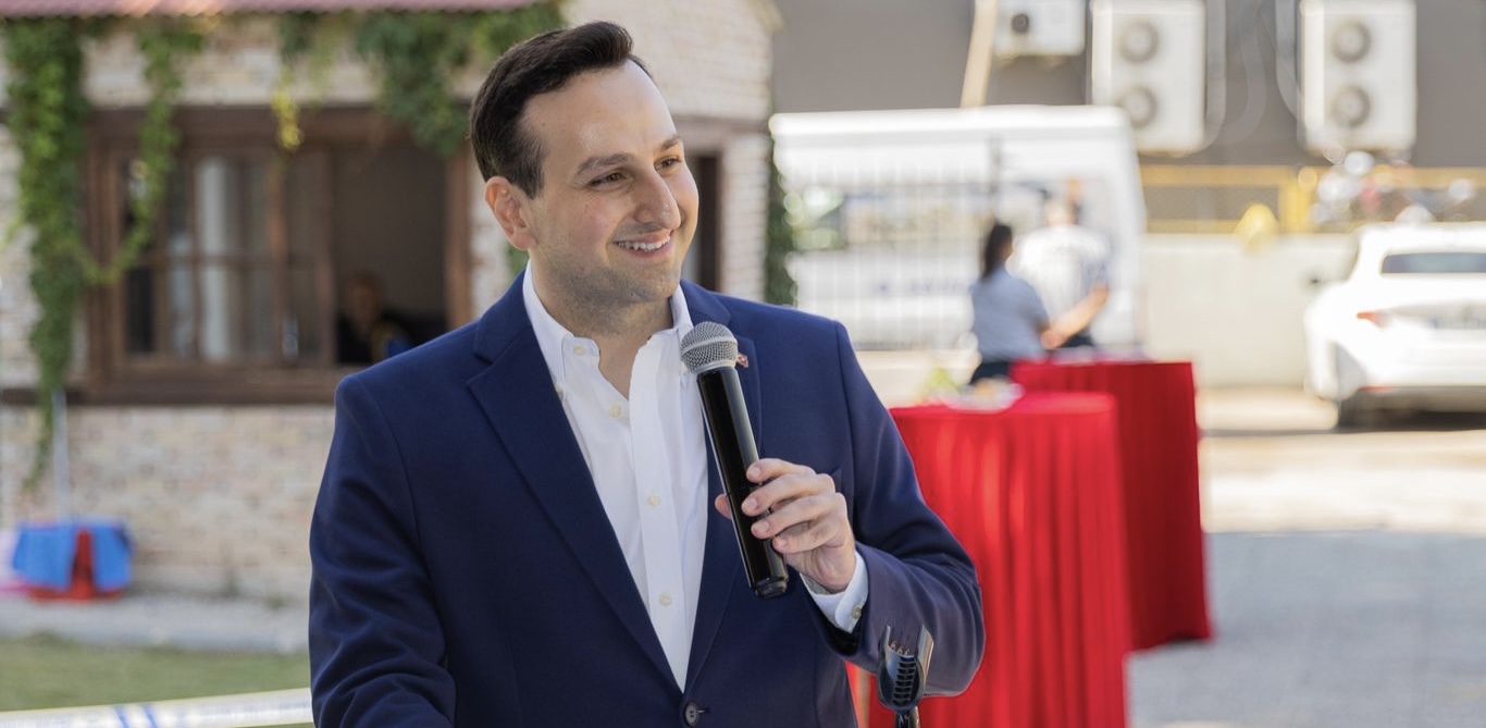 Gazioğlu’ndan  Bienale Davet!