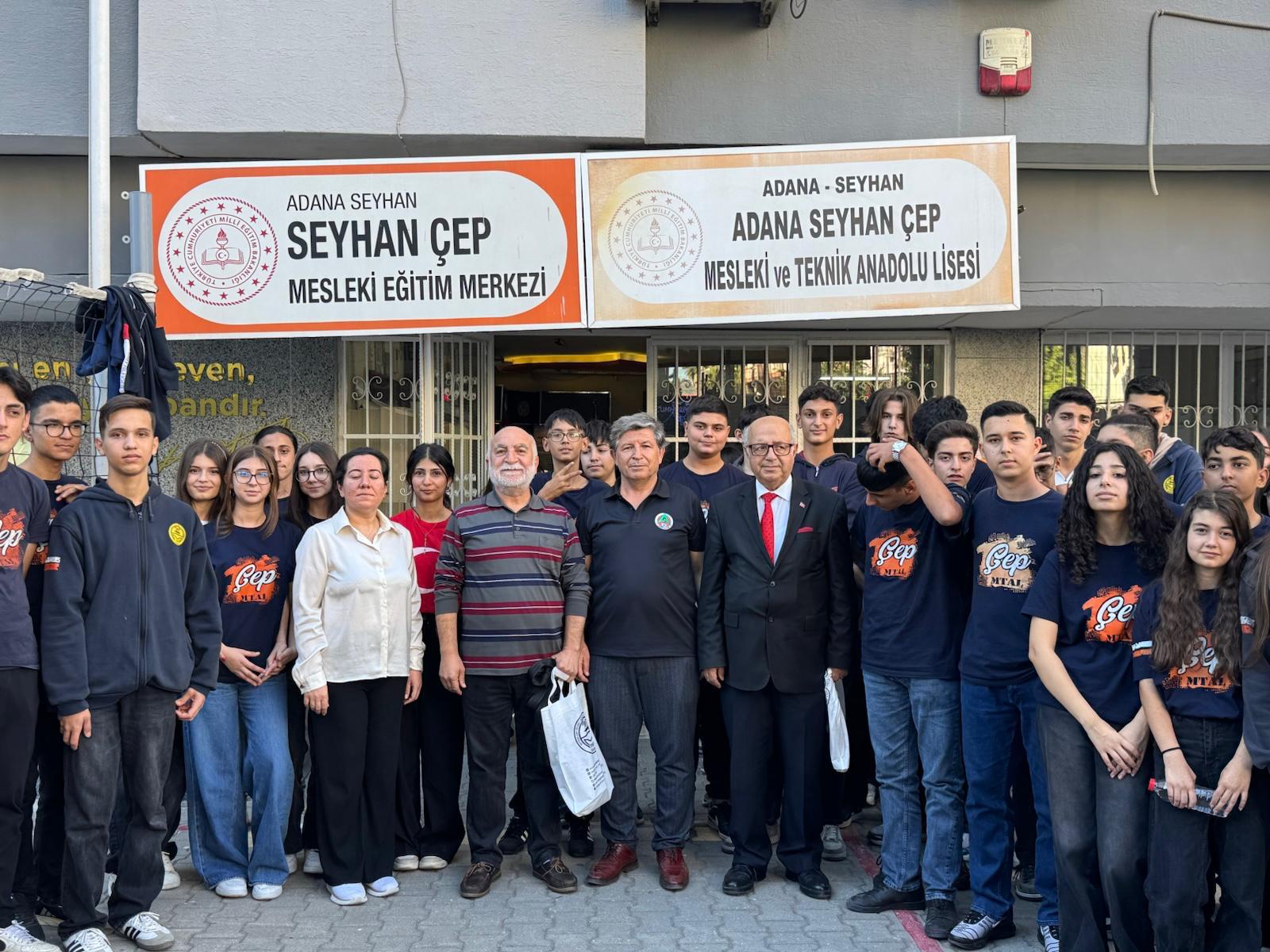 Gazeteci Özke genç iletişimcilerle deneyimlerini paylaştı