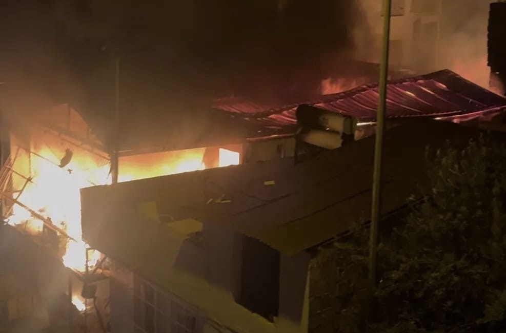 İki Katlı Prefabrik Ev Küle Döndü