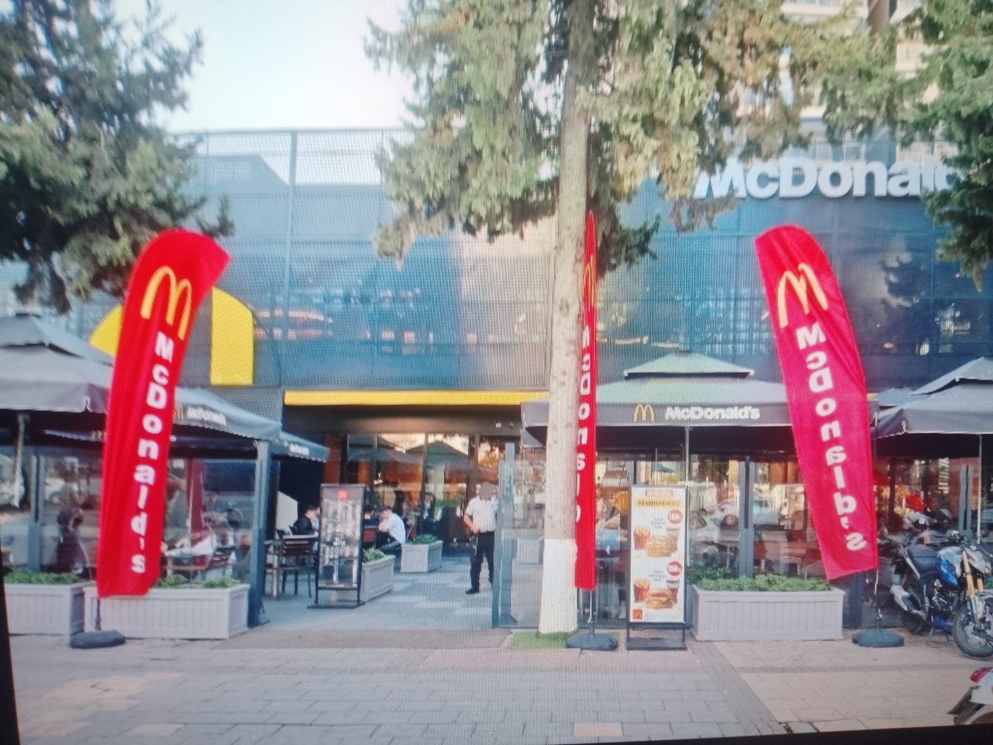 Kaldırımda kaçak MCDONALDS!!!