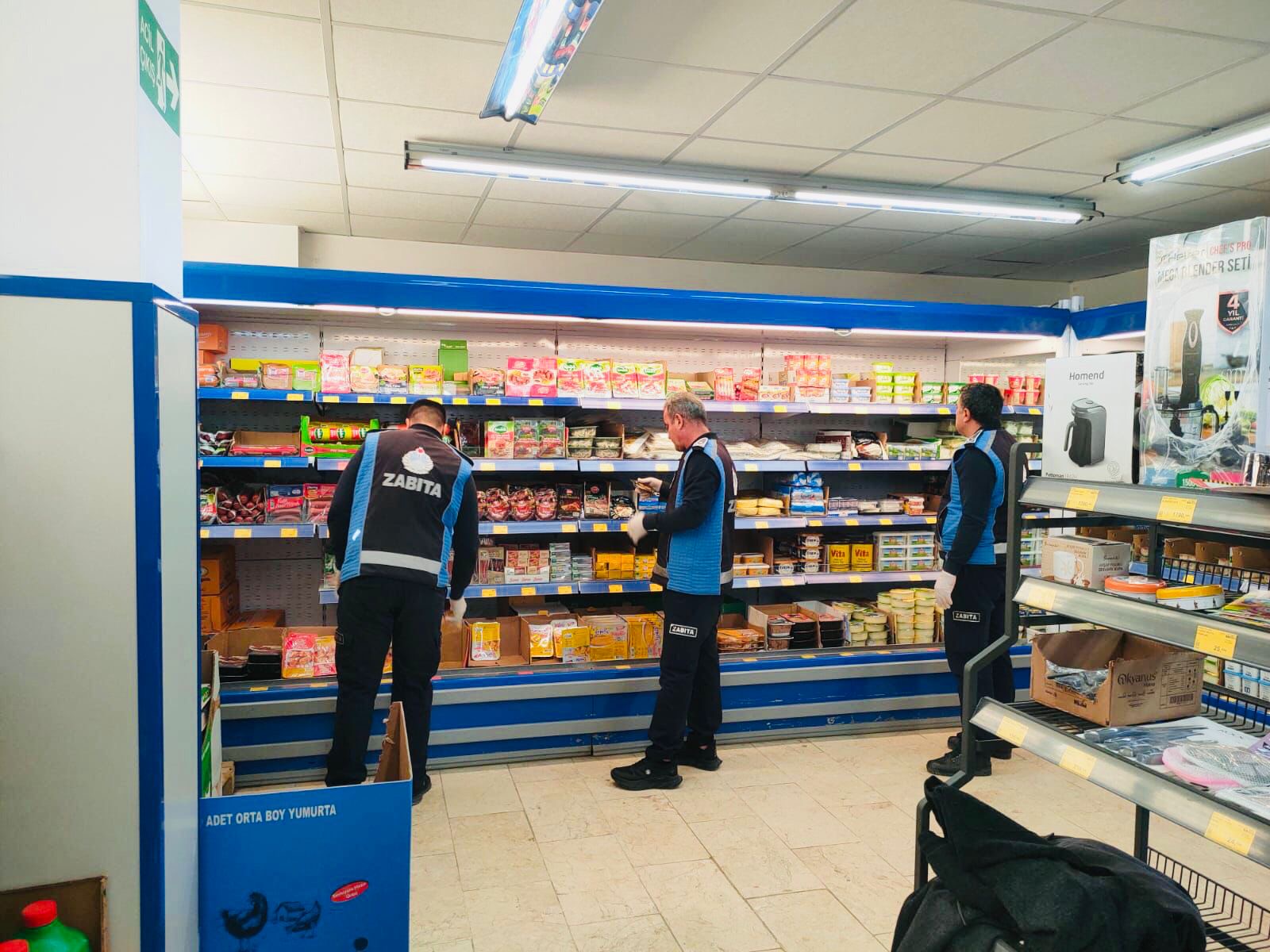 Zincir marketlerde fahiş fiyat ve SKT denetimi yapıldı