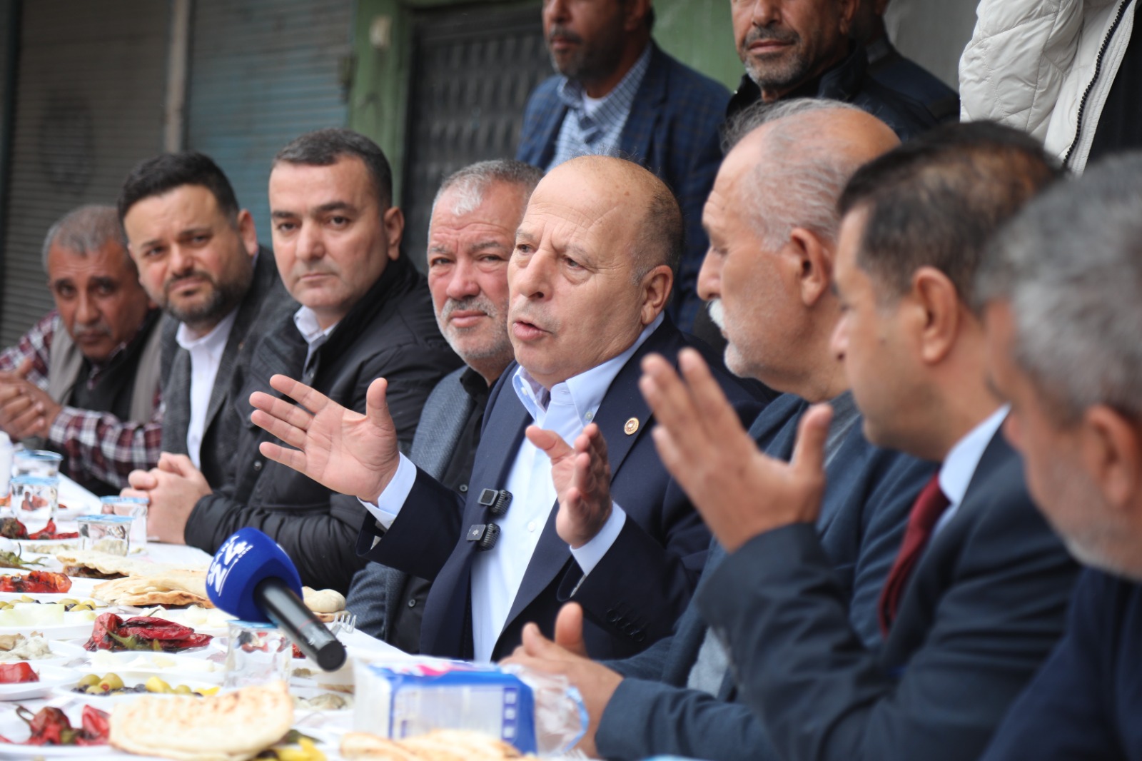 BAŞKAN ALİ DEMİRÇALI 19 MAYIS MAHALLESİ’NDEKİ ALGIYA SERT ÇIKTI!