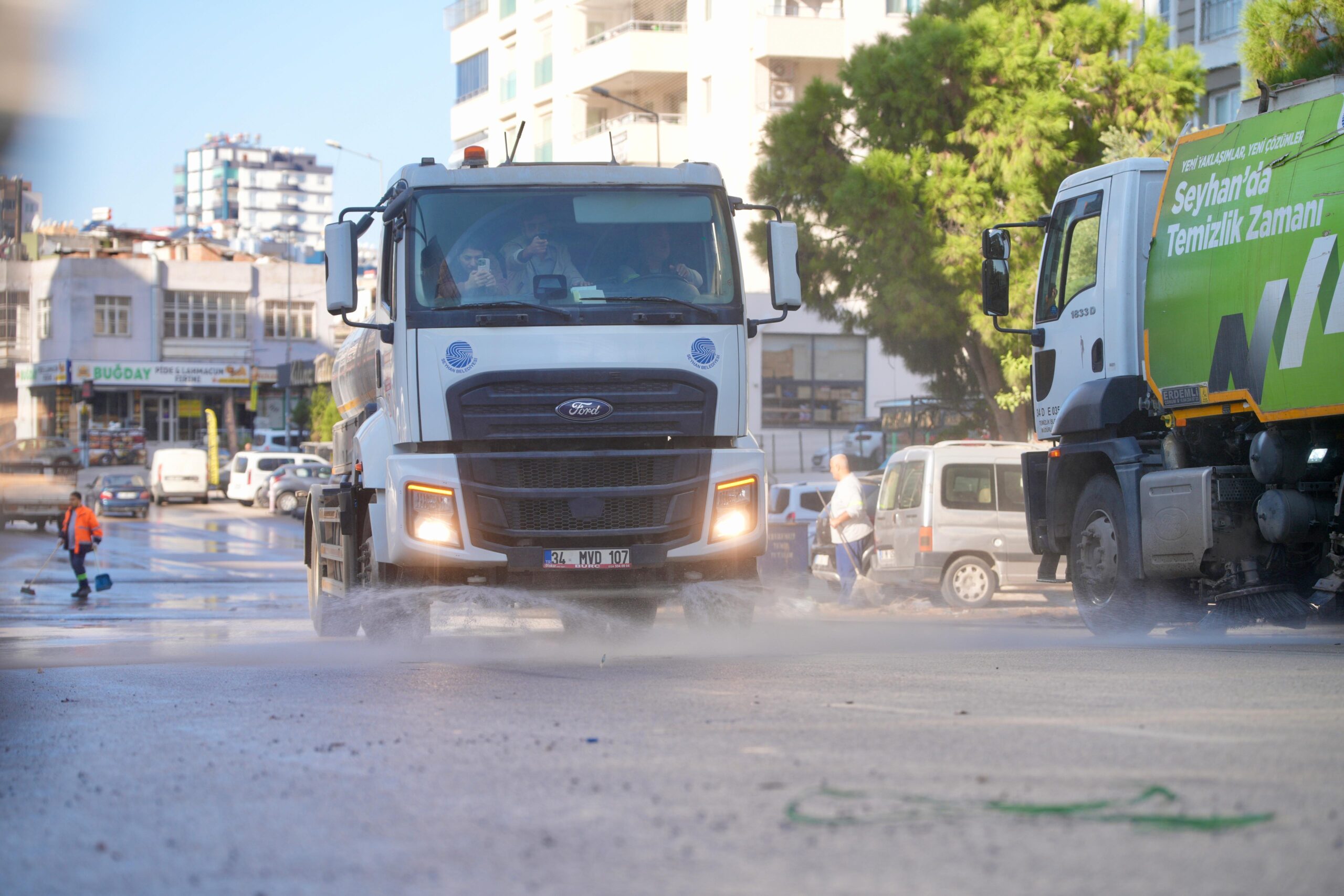 Seyhan Belediyesinden İlçe Genelinde Yoğun Temizlik Mesaisi
