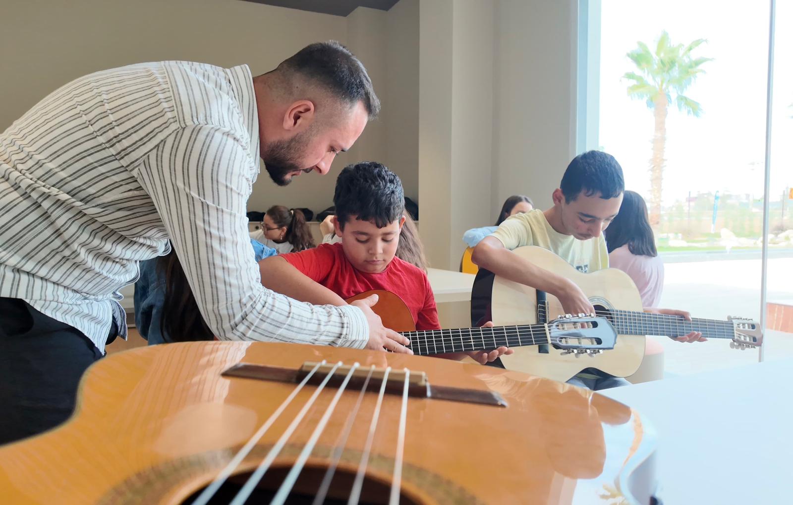 SARIÇAM’DA SAZ VE GİTAR KURSLARI BAŞLADI