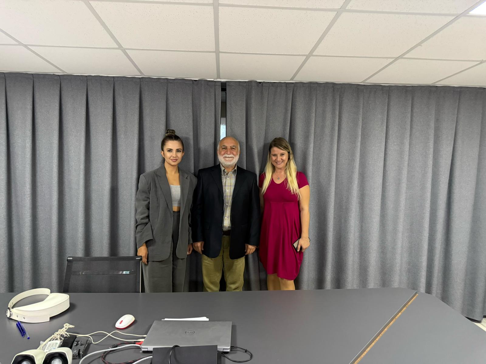 Gazeteci Özke, geleceğin aydınlık yüzleriyle buluştu