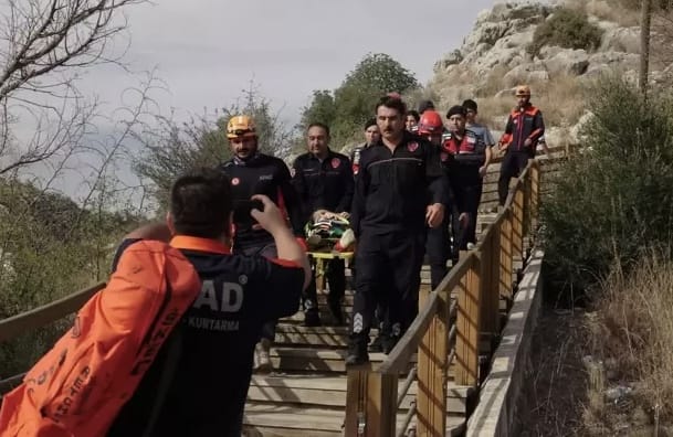 Ezgi, Sedyeyle 1 Kilometre Taşındı