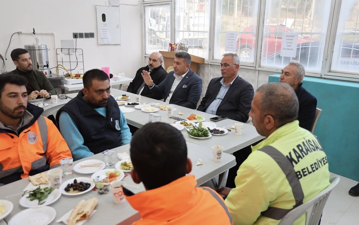 Başkan Bekir Şimşek’ten Fen İşleri Personeline Moral Kahvaltısı