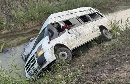 İşçi Minibüsü Devrildi: 18 Yaralı