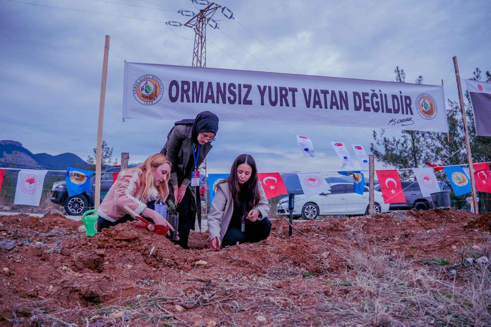 “Genç İletişimciler Yeşil Vatan Hatıra Ormanı” İçin Fidanlar Dikildi