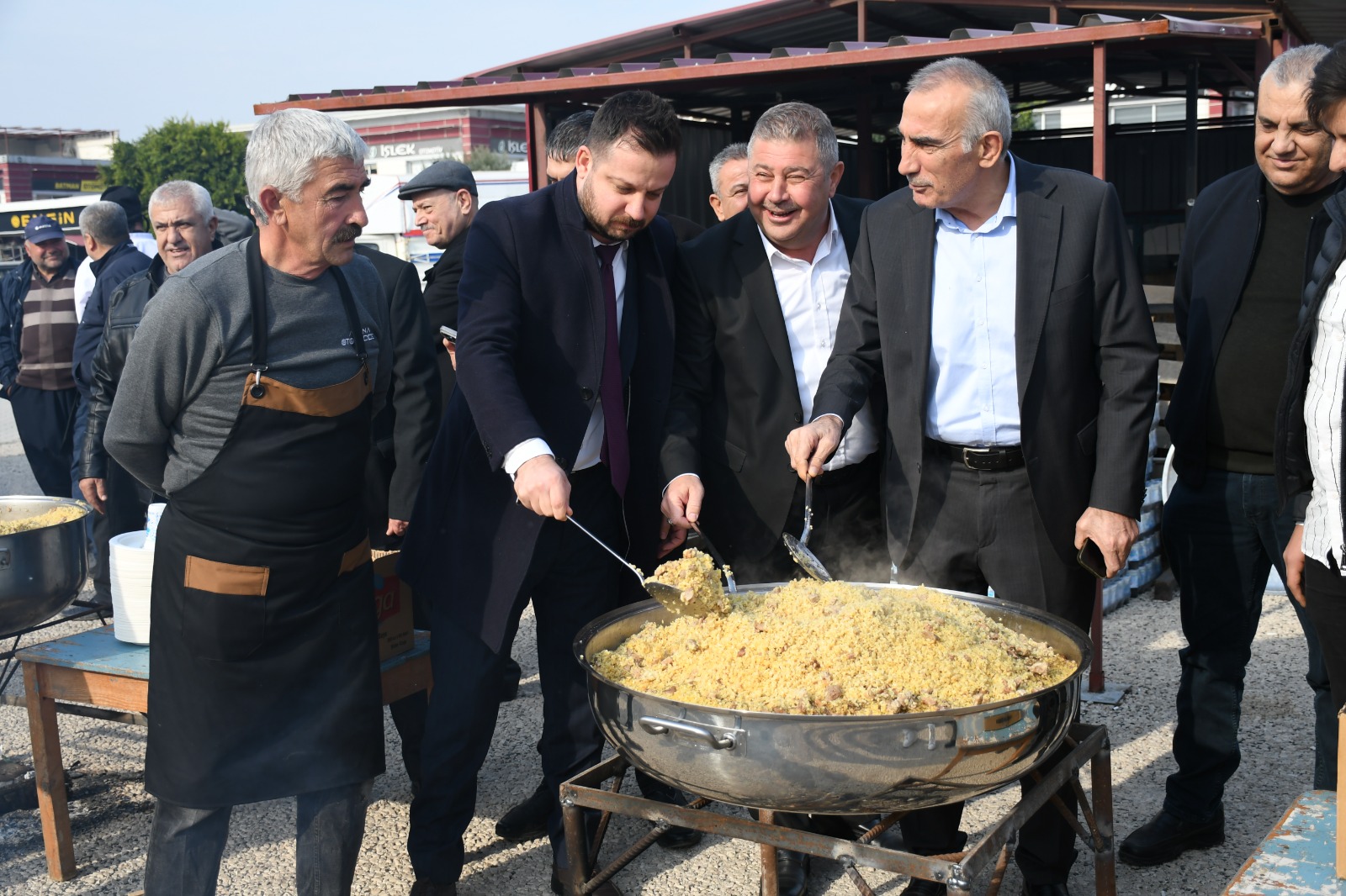 Adana’da Otomotiv Esnafından Geleneksel Etli Pilav Buluşması