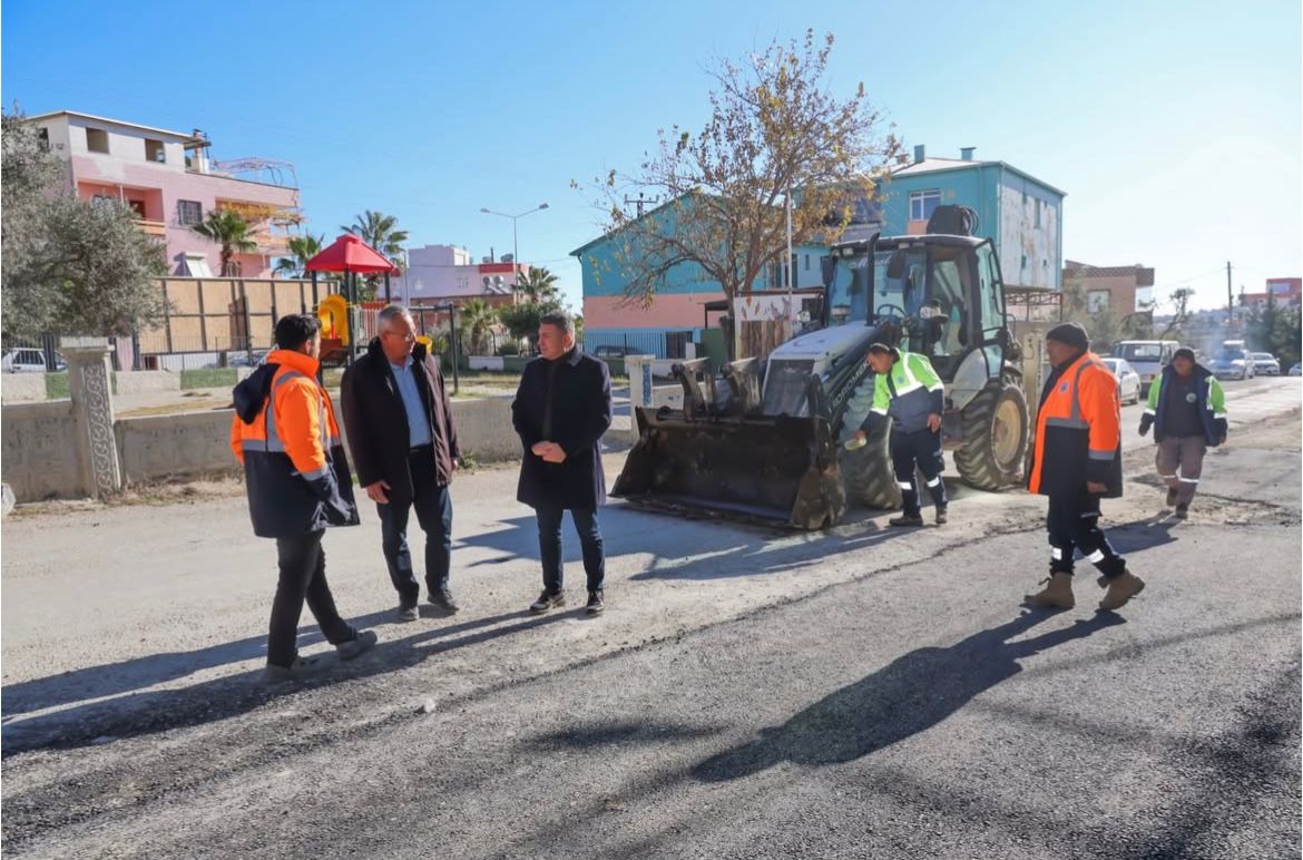 Başkan Bekir Şimşek Sahada: Karaisalı’da Asfalt Çalışmaları Aralıksız Sürüyor