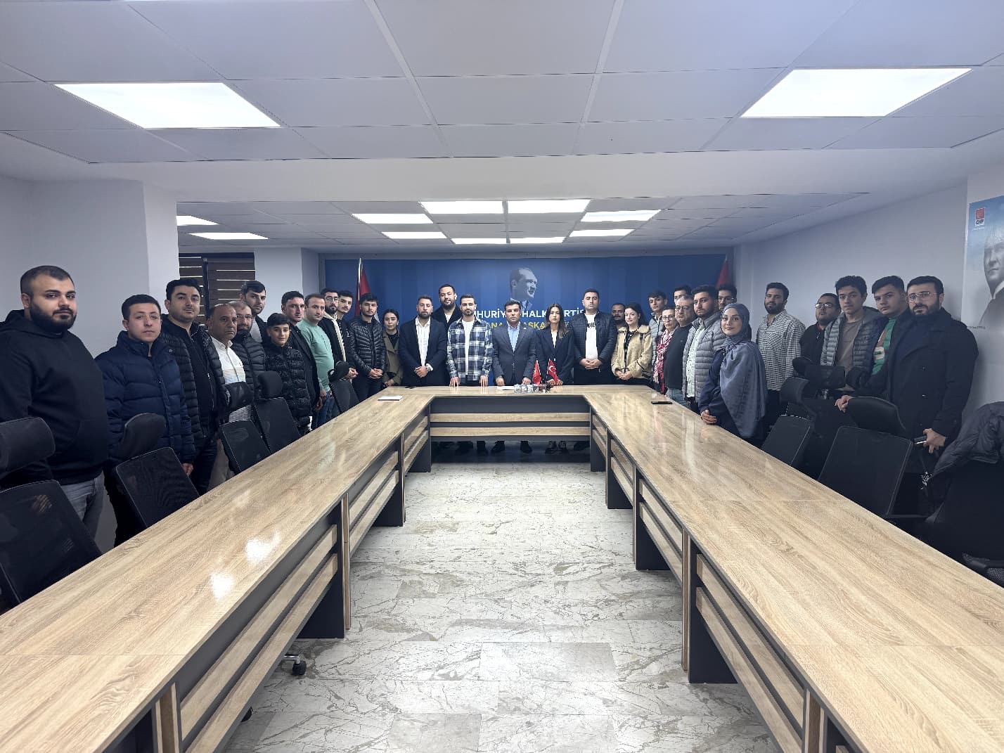 CHP’li gençlerden MESEM tepkisi: ‘Çocukların işçileştirildiği, yasalarla sömürüldüğü bir AKP projesi!’