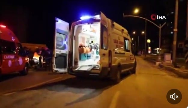 Kozan’da Kaza: 2 Yaralı, Baba Yadigârı Otomobil Yol Kenarına Alındı