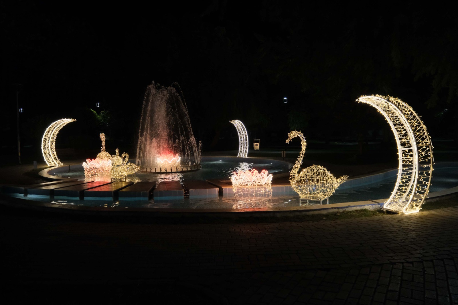 Adana’da 10 noktada yeni yıl ışıklandırması ile renkli görüntüler oluştu