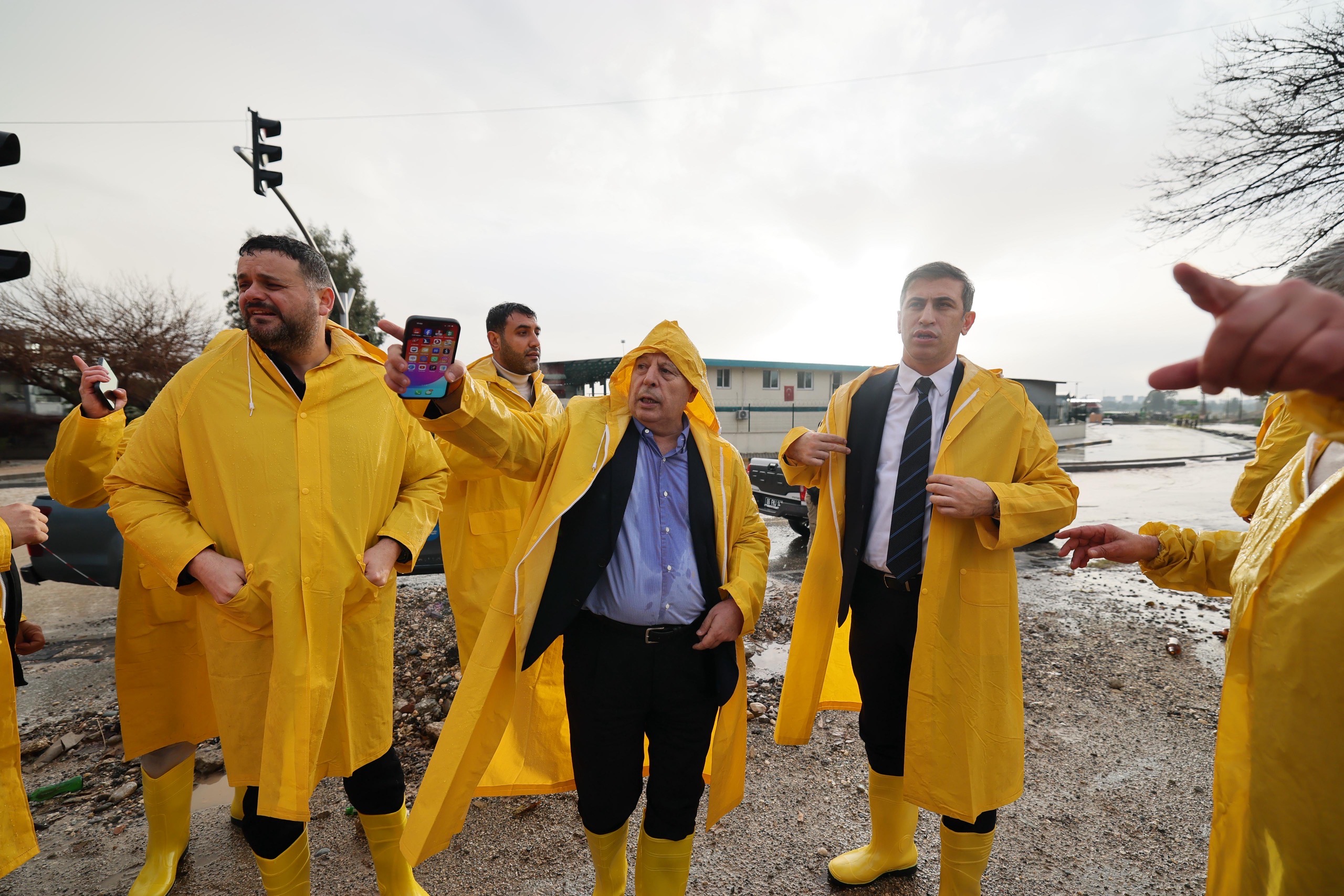 BAŞKAN ALİ DEMİRÇALI: ‘SABAHA KADAR NÖBETTEYİZ’