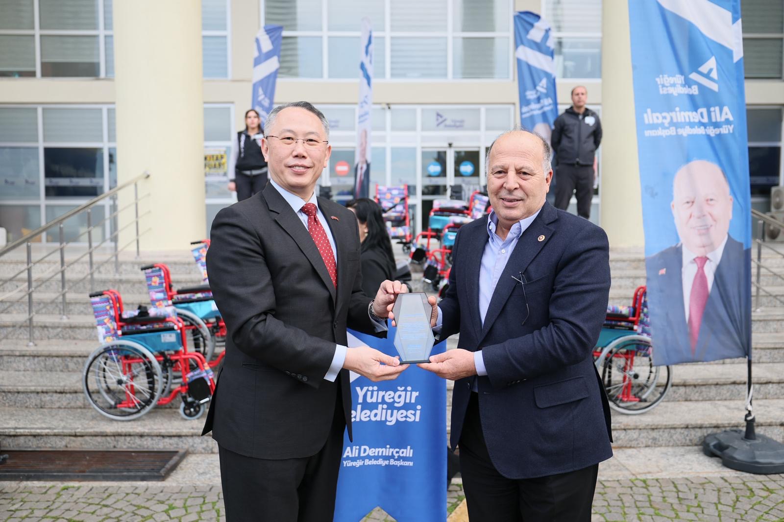 YÜREĞİR BELEDİYESİ ENGELLİLERİN YÜREĞİNE DOKUNMAYA DEVAM EDİYOR