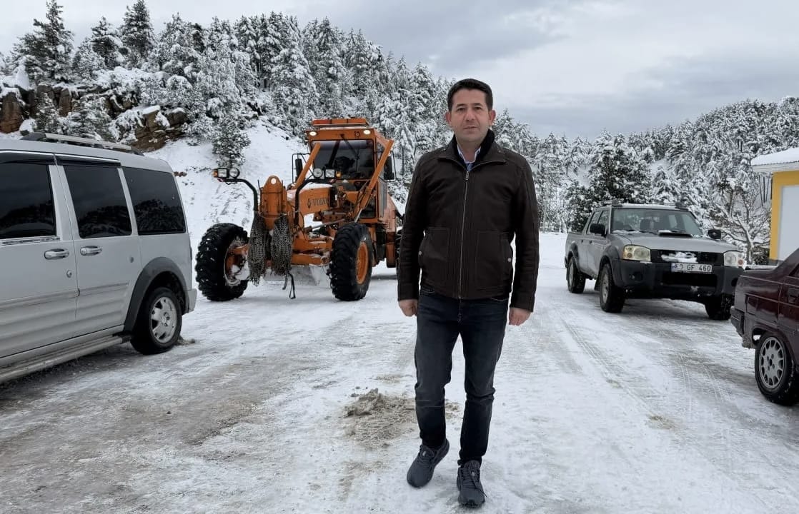 Karda Mahsur Kalan Araçlar Kurtarıldı