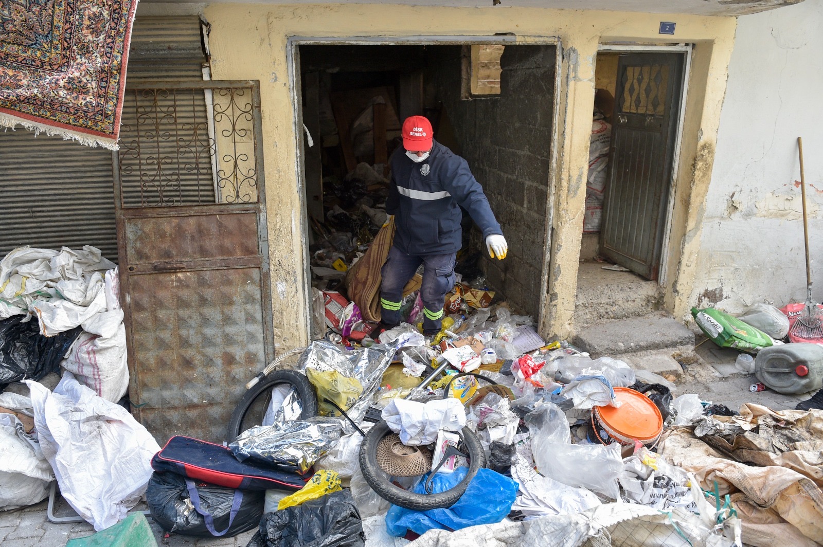 SEYHAN’DA “ÇÖP EV” OPERASYONU