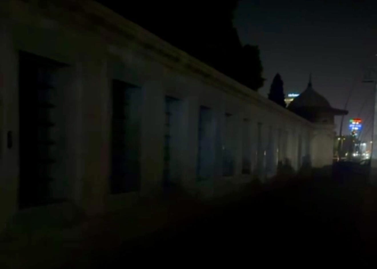 Merkez Camii Karanlığa Gömüldü