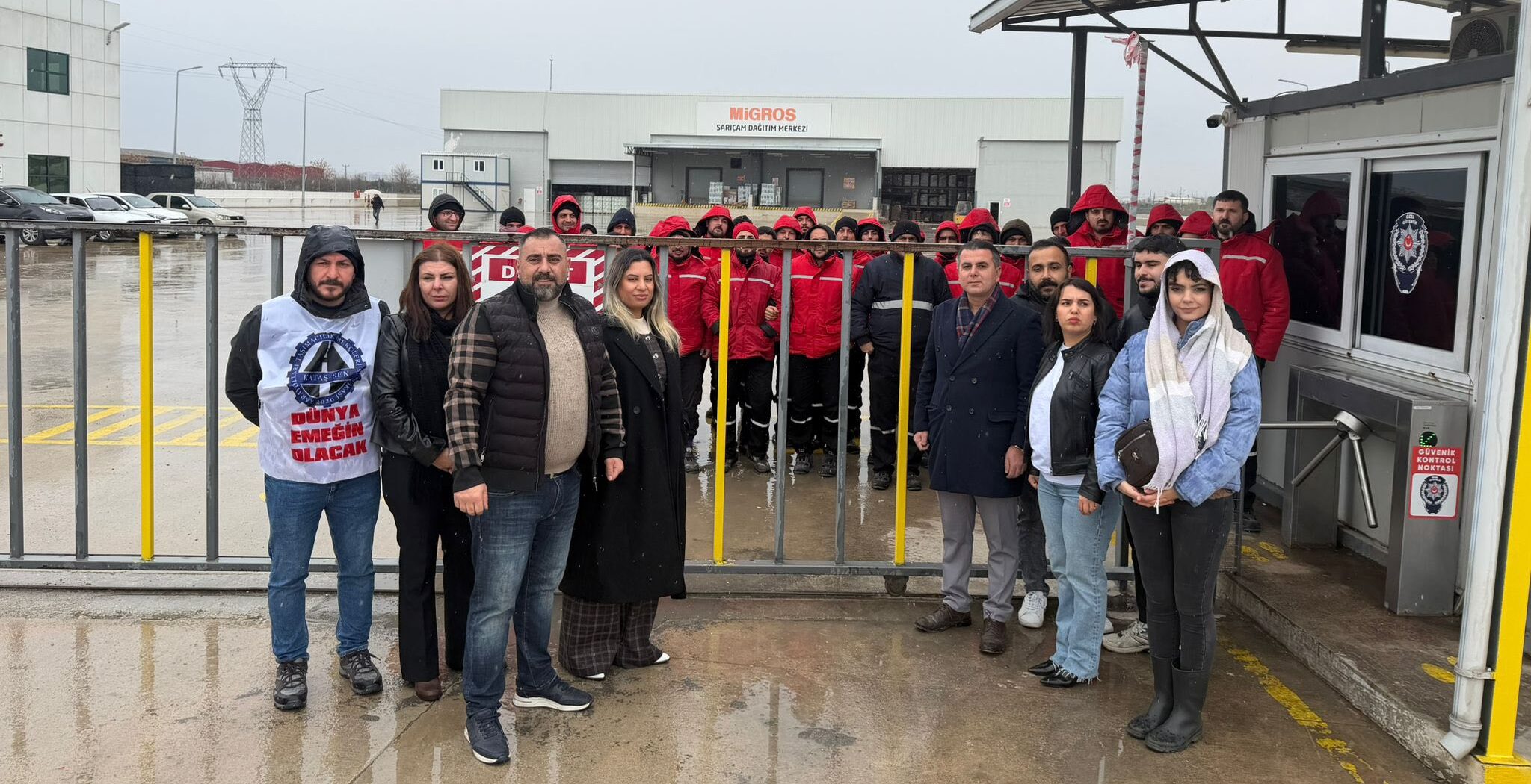 CHP’den Sarıçam’da Migros Çalışanlarına Destek Ziyareti