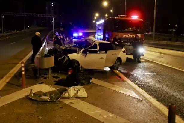 Otomobil ile Tır Çarpıştı: 1 Ölü