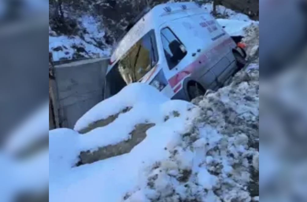 Buzlanma, Ambulansı Şarampole Devirdi