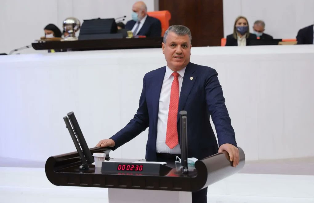 CHP Adana Milletvekili Ayhan Barut, Türkiye Büyük Millet Meclisi’nde yaptığı konuşmada, şehit yakınları ve gazilerin üzerindeki ekonomik yükün hafifletilmesi için iktidara çağrıda bulundu