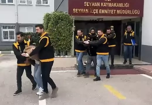 İki Grup Çatıştı; Sokaktaki Vuruldu