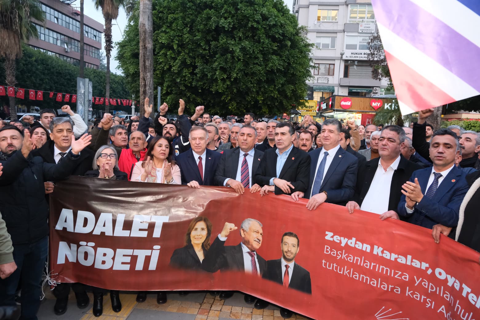 CHP Genel Başkan Yardımcısı Gökan Özbek: “Tutuklu Belediye Başkanlarımız Kahramandır”