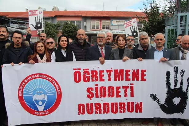 Adana’da Öğretmene Şiddet Kınandı