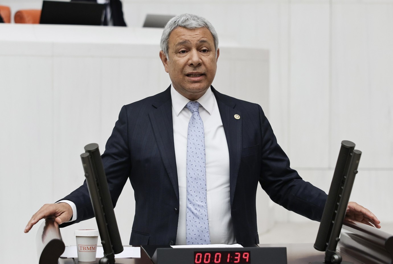 “Emekliye Açlık Var; Sarayda İsraf”