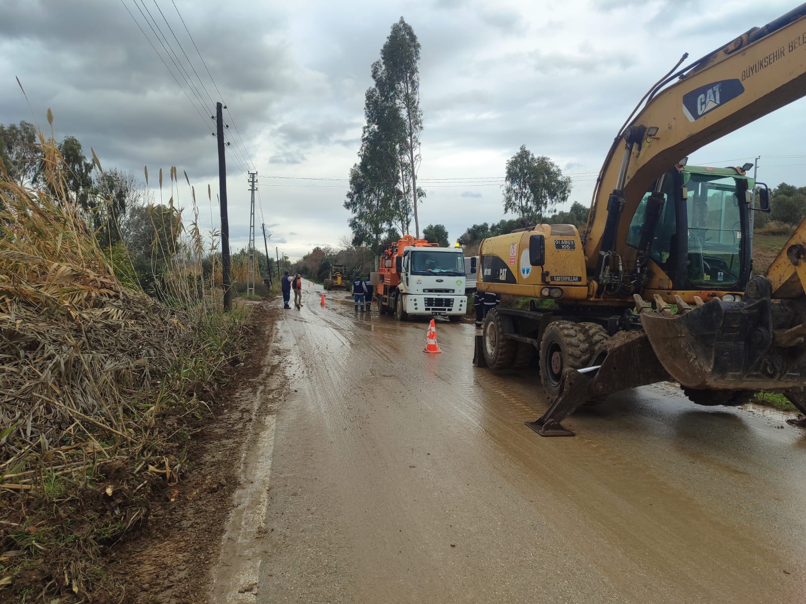 Başkan Altıok: “Yolları ve taşkınları kısa sürede kontrol altına aldık”